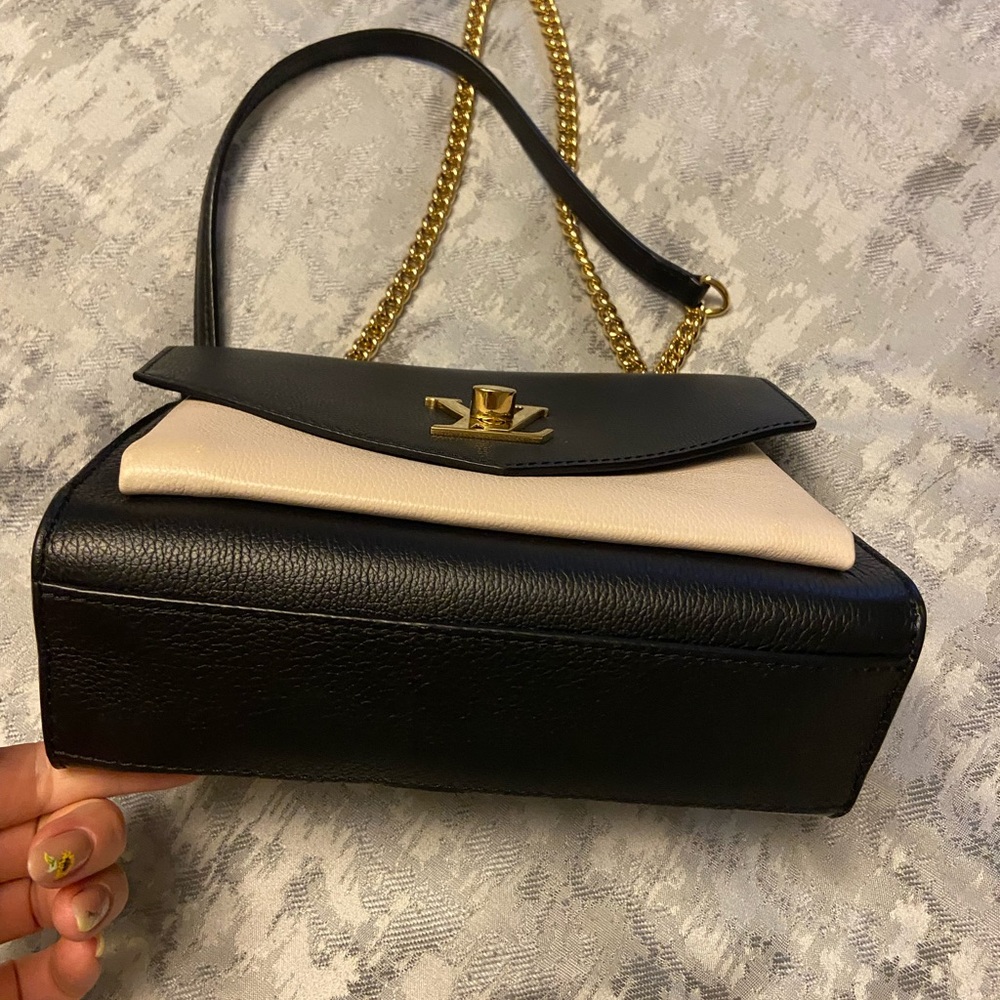 LV - Picture 10 of 10